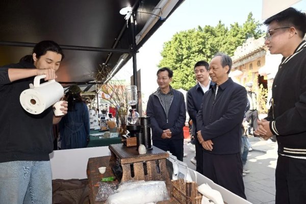 最新配资平台 郭文海调研“百千万工程”乡村咖啡节：品咖啡，请到中山乡村来